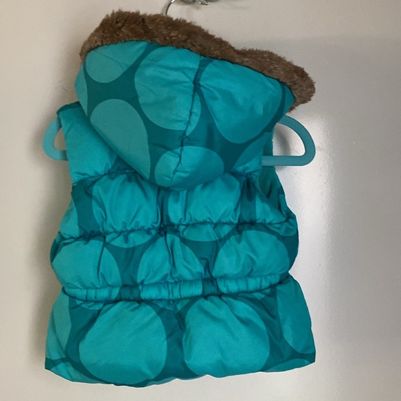 OLD NAVY VEST SIZE 6-12 months. - Picture 2 of 5